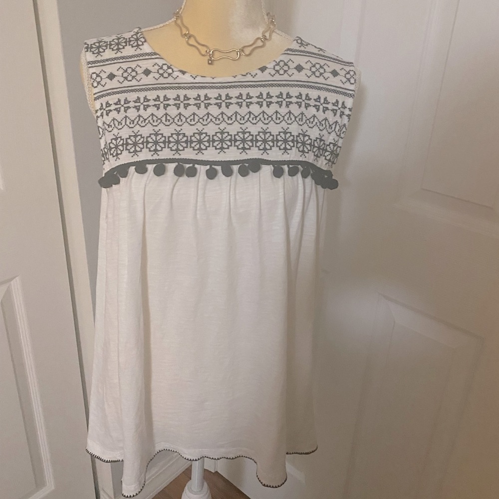 NWOT Sleeveless White with Fun black trim by Casalon.